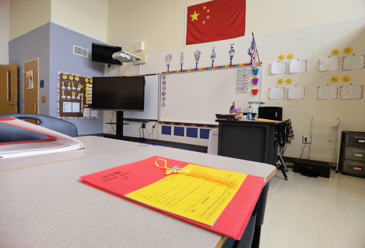he_kerong's tweet photo. We had a great a Open House today! So excited to meet my students in person! The classroom is going to be full of their marvelous works soon! @newcenturypanda @ParticipateLrng https://t.co/GhsP6ZuzUm