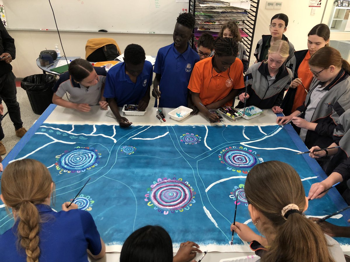 MuscaRoseanne's tweet photo. Year 7’s creating an art piece for the college with help from Justin at Djurandi Dreaming Yarn &amp; Art #hccellenbrook https://t.co/l9V2yZMIJR