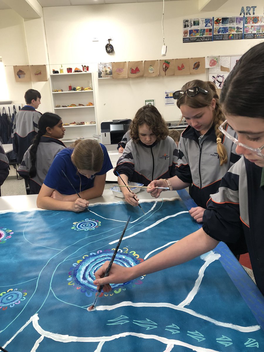 MuscaRoseanne's tweet photo. Year 7’s creating an art piece for the college with help from Justin at Djurandi Dreaming Yarn &amp; Art #hccellenbrook https://t.co/l9V2yZMIJR
