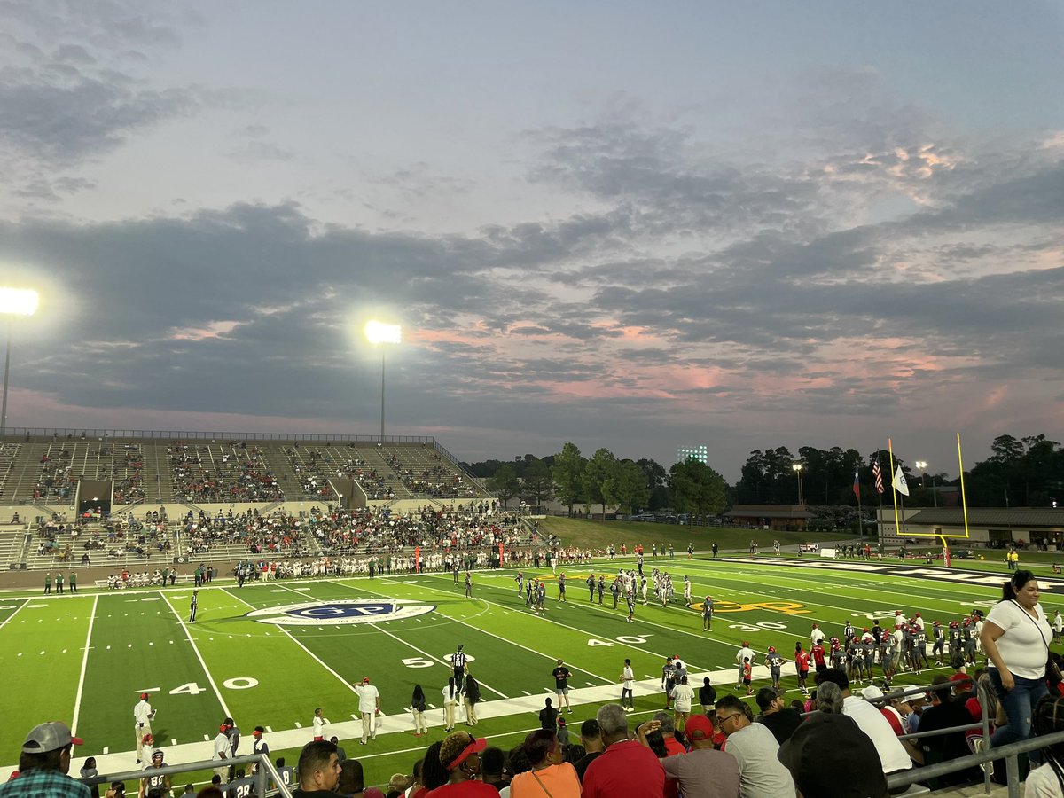 Final Score 🏈 

THE North Shore Mustangs 49
The Woodlands Highlanders 21 

#GoMustangs