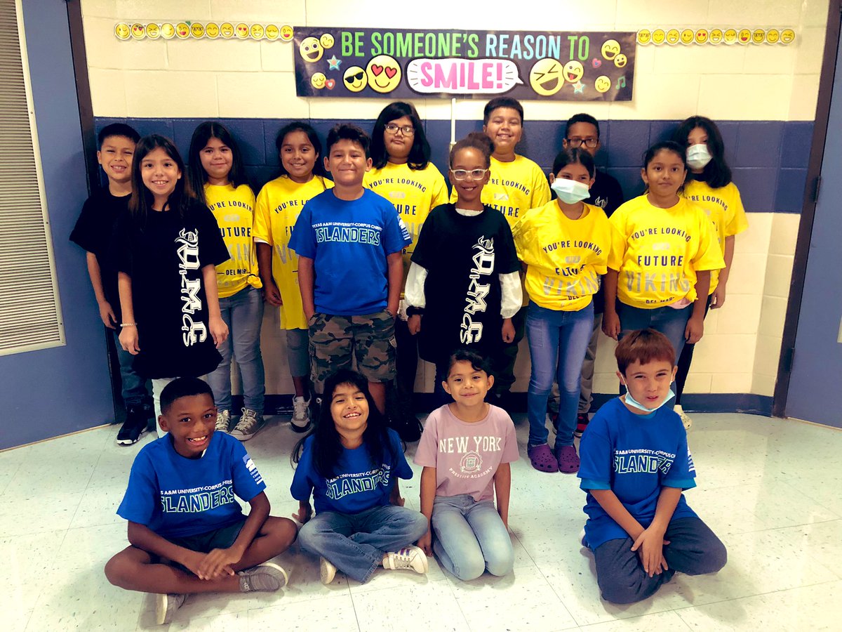 EricaGamez10's tweet photo. Promoting College Readiness with my  4th graders @TravisElementa2 thanks to Texas A&amp;M-CC and Del Mar College. 💚💙🤙🏼 #FalconPride @mitchan_stacy https://t.co/NFFmEsLDwH