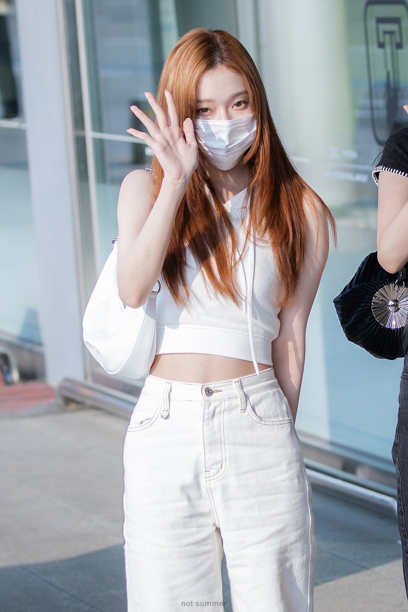is_not_summer's tweet photo. 220826 #aespa #WINTER #에스파 #윈터 https://t.co/5au7Tc1q1U