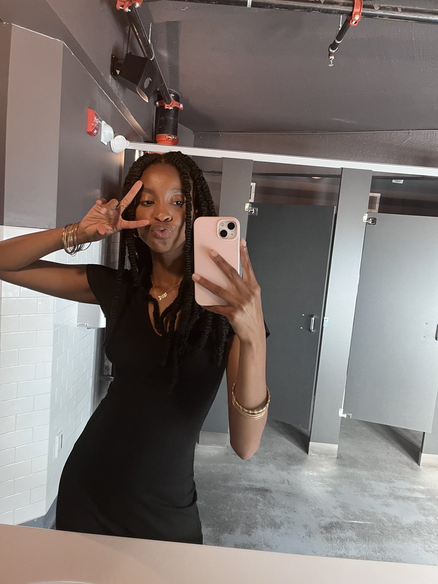 becashmoney's tweet photo. peace &amp; seduction https://t.co/mrupCPFwaS