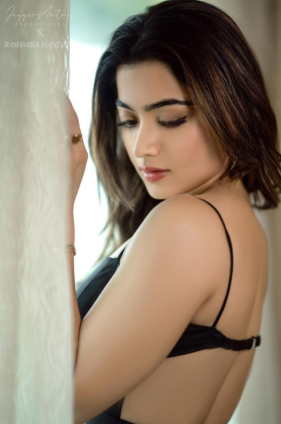 Rashmika Army on X: 💕Happy Morning Lub😍❤ @iamRashmika 💘  #RashmikaMandanna t.coukgVW0R9xr  X