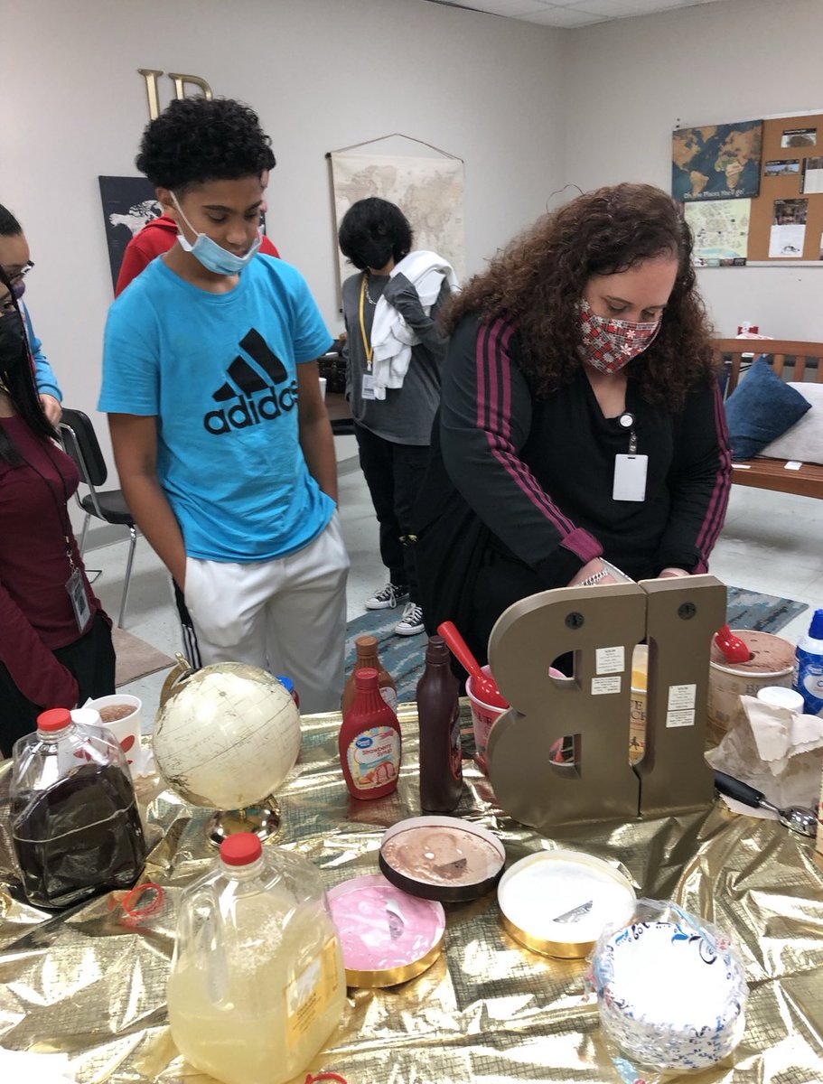 MrsGarner08's tweet photo. IB scholar appreciation 📚🎉🎊🎉 We love our scholars! @Ike9_AISD @JEOcanas1 https://t.co/BsXsAroL46