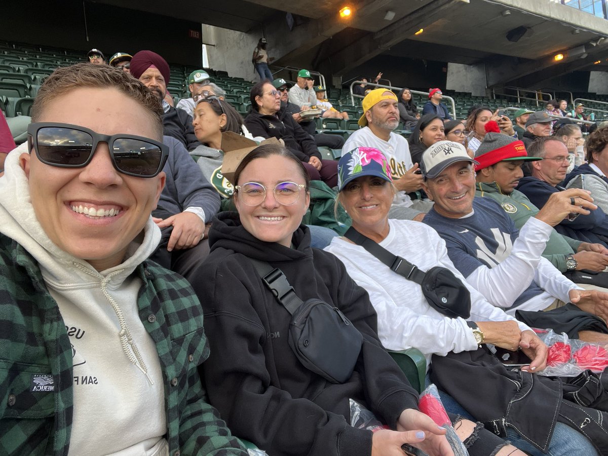 Elling10's tweet photo. Having a blast and finally got a colossal dog at the @Athletics game https://t.co/vbEsfX6Yh1