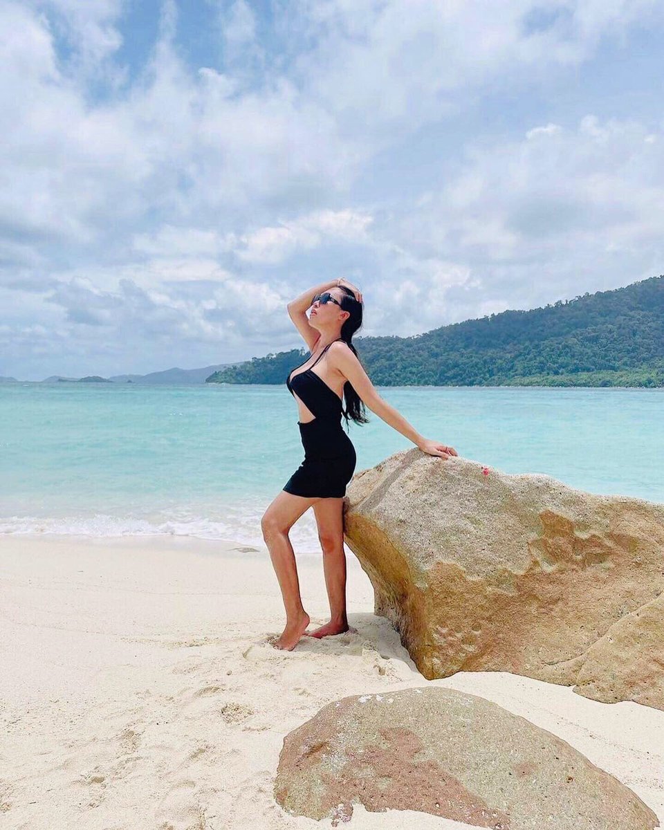 Eamy442's tweet photo. Hot Beach 🥰 https://t.co/XmV2CLHdR1