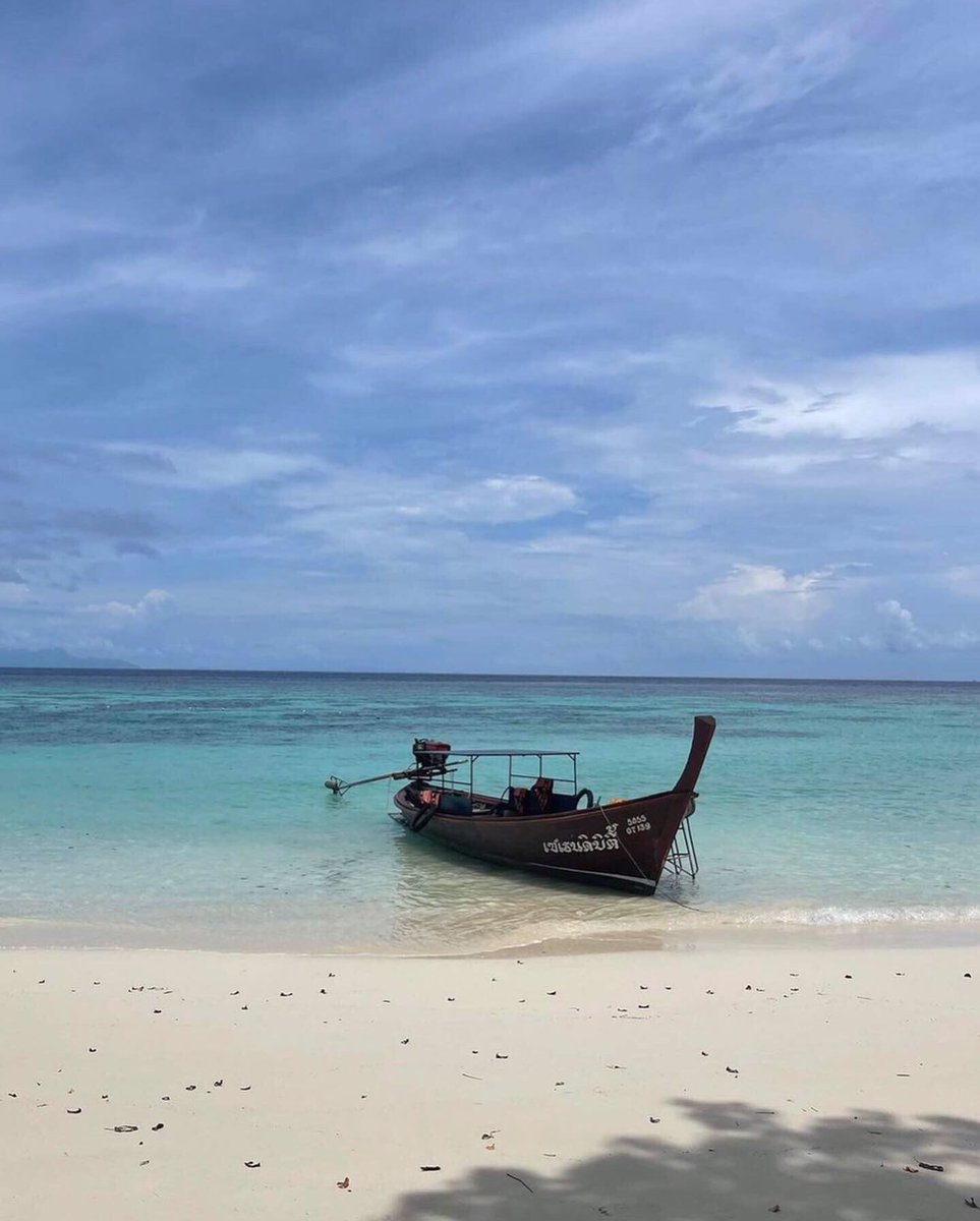 Eamy442's tweet photo. Hot Beach 🥰 https://t.co/XmV2CLHdR1
