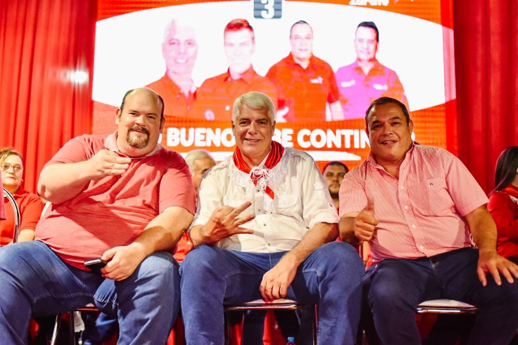 ¡El grito del auténtico coloradismo retumbó en la Seccional Colorada de Villa Hayes! Junto al futuro Gobernador de Presidente Hayes, Bernardo Zárate y la dirigencia que apoya siempre a su pueblo, viviremos los días más gloriosos de la patria en el gobierno de <a href="/ArnoldoWiens/">ArnoldoWiens</a> 🇵🇾