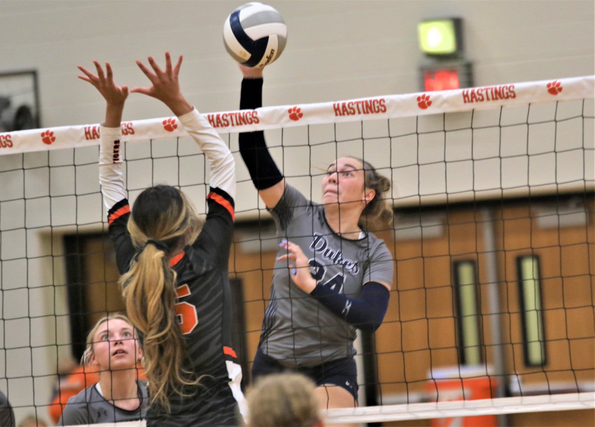 YNT_Christian's tweet photo. York opens the Kelby Phillips era with a 25-20, 25-10, 25-23 sweep of Hastings. Stats:
@cynleywilk 7 kills/1 block
@rylyncast 6 kills/5 blks
@MiaBurke30 5 kills
Dannika Lamberty 4 kills
@HirschfeldReese 2 kills/1 ace/1 blk 
Kelly Erwin 2 kills/1 blk
@libby_troester 1 kill/1 ace https://t.co/wvGaWkAHEP