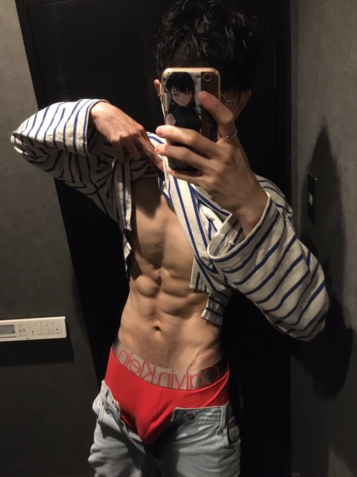 今天是經典皮膚，不過裡面有點不同 https://t.co/R05Jwsa72r
