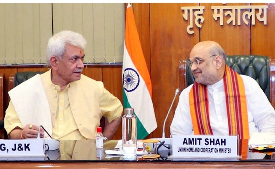 YMohiudin's tweet photo. Union Home Minister @AmitShah hails LG government , security agencies for successful Shri Amarnath yatra @manojsinha_. this year not only has footfall of yatri's been historical but also the arrangements had been the best.
#SAJY https://t.co/K1JTANiwHj