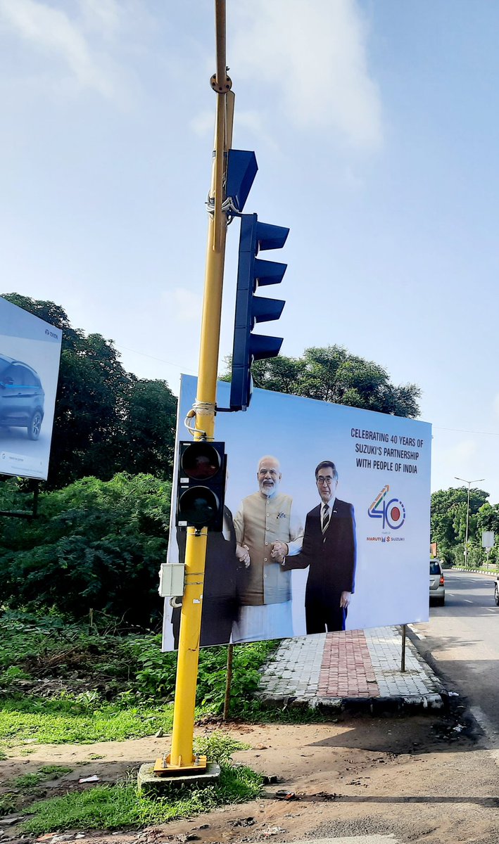 Amitdevbhumi's tweet photo. Request to avoid such advertising boards at walk way, it may lead to road incident with commuters. It's found repeatedly at Kh road Gandhinagar...feedback should be taken positively #PMOIndia #cmogujarat #GandhinagarMC #gandhinagarsdm https://t.co/DBg4MkDFJo