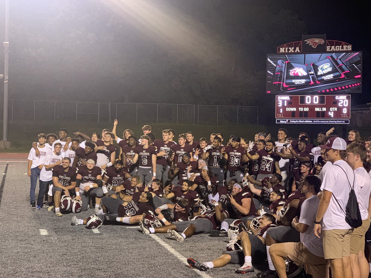 mrsbmurray's tweet photo. @Michael16Murray 9 rec 89 yards #13❤️ https://t.co/kCYRUbYnwk