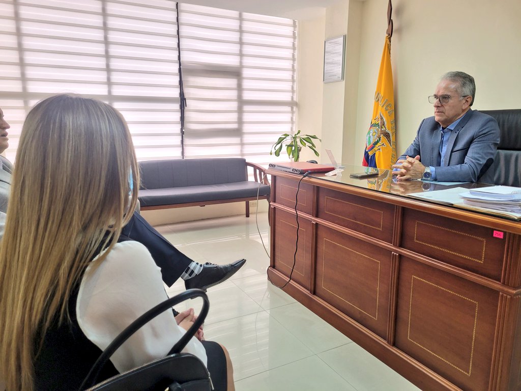 Recibimos la visita de Hernán Torres Carrión, director de Vinculación con la Sociedad de la <a href="/UNLoficial/">Universidad Nacional de Loja</a>, y su equipo de trabajo, para dialogar y acordar mecanismos de colaboración para capacitar al Magisterio lojano.

#TodosPorLaEducación