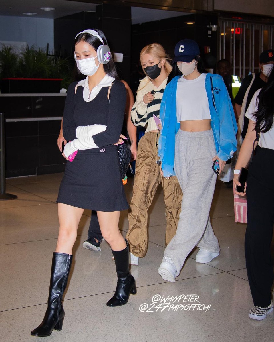 cyanblink's tweet photo. Blackpink in NYC! 💕 @blackpink https://t.co/bk4dLcllLe