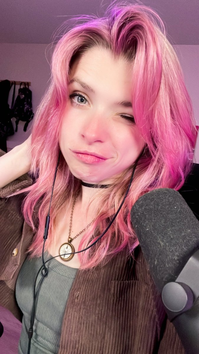 thejimjammiest's tweet photo. HAIR CHANGE. STREAM NOW. WE TALK GAMES😃💞
https://t.co/LKYenUEPDw https://t.co/QtzusGfN9e