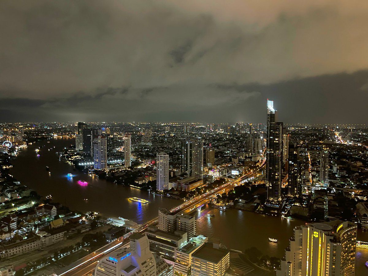 _SeeingPlaces's tweet photo. Chao Phraya River view from Sirocco Restaurant.
#sirocco #siroccobangkok #lebuabangkok #statetower #bangkok https://t.co/YjcZwBM5sZ