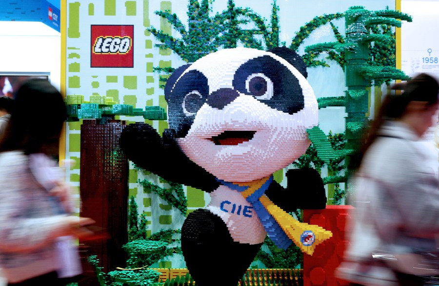 CE_ChinaEconomy's tweet photo. More than 1,500 new products, technologies and services were featured during the past four #CIIEs, while the value of the intended deals reached during these events totaled $270 billion, #China's Ministry of Commerce said. https://t.co/SwzMcrs9Fb