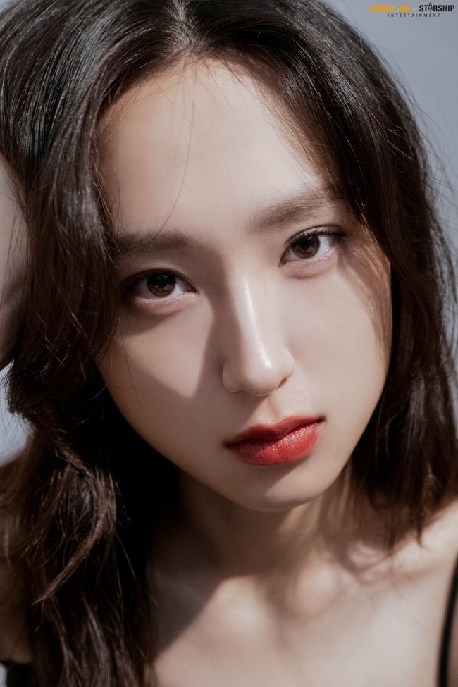 ASolhwi's tweet photo. THE VISUALS OF RYU HYE YOUNG?!?!? STEP ON ME MAAM https://t.co/Xn3Kpu5UW6