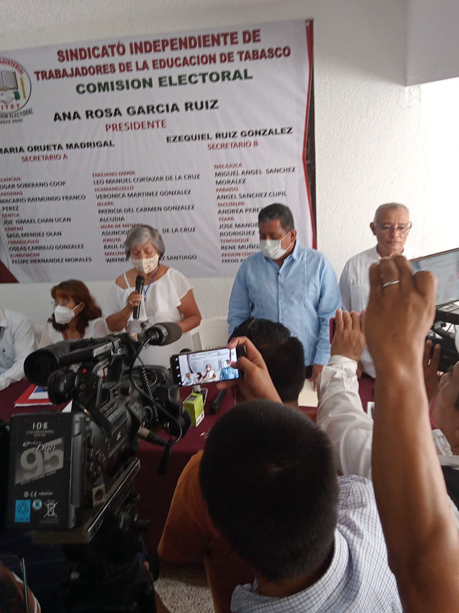 sitet_tabasco's tweet photo. Rueda de prensa en la Comisión Electoral del SITET para presentar las planillas a contender este 23 de septiembre. https://t.co/lxAozfzDMo