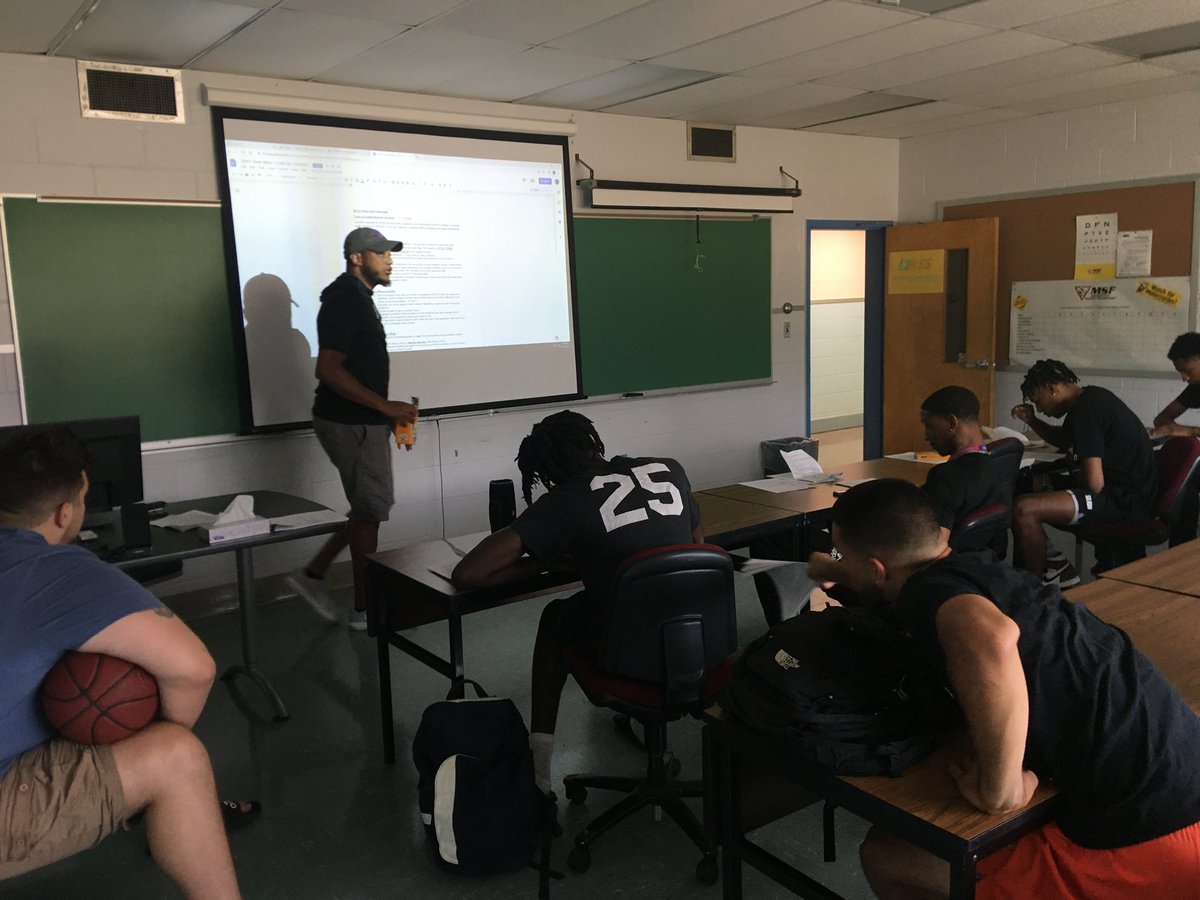 ULSTERMBB's tweet photo. @ULSTERMBB move in day and the first team meeting of the year was a success. Guys are ready to go. Thank you to AD @BrennieMatt and @jlissimmons for giving them great advice for the school year!! Let’s go Ulster!! Time to work!! 📚🏀🏆 https://t.co/25xFLbTxMb