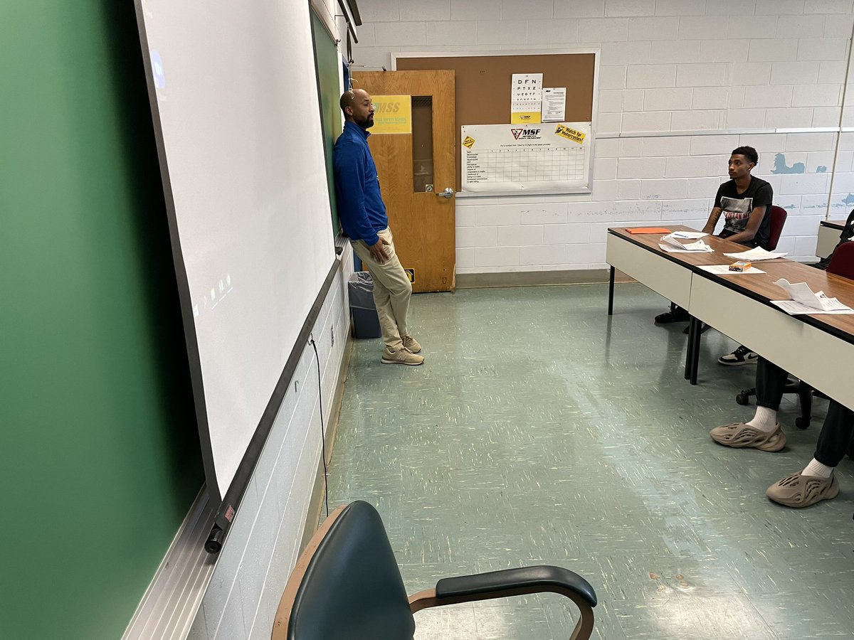 ULSTERMBB's tweet photo. @ULSTERMBB move in day and the first team meeting of the year was a success. Guys are ready to go. Thank you to AD @BrennieMatt and @jlissimmons for giving them great advice for the school year!! Let’s go Ulster!! Time to work!! 📚🏀🏆 https://t.co/25xFLbTxMb