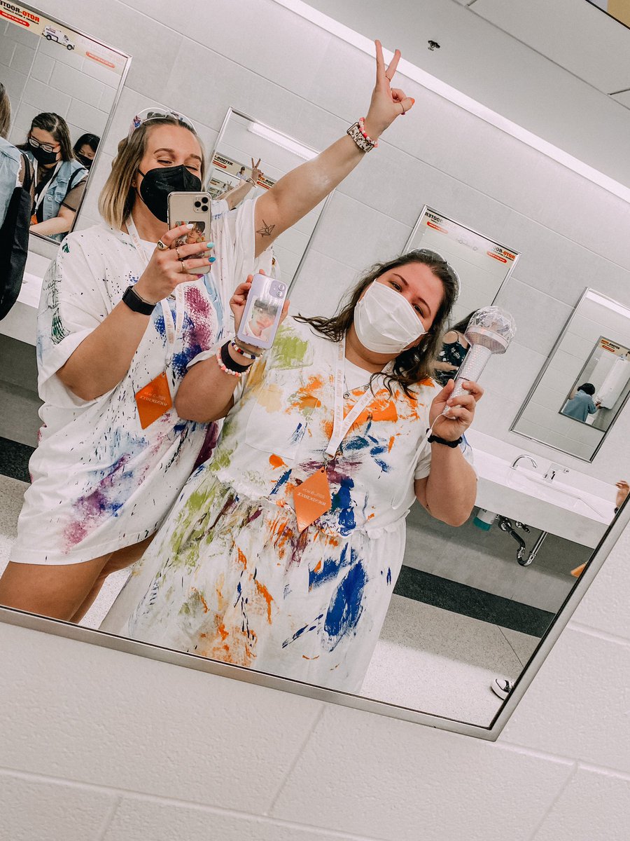 hollyjolenee's tweet photo. amanda and holly (carat version) https://t.co/fsZcbhMI0w