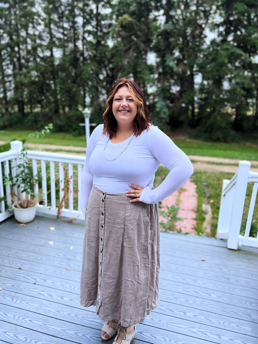 JackieRockeman's tweet photo. ✨ Year 3 ✨
It’s hard to believe I’m on my third year, but it’s here! 
I’m ready to grow just as much as the kids…not in height like them…but together! The new quote of the year from @Amplify “Your brain is a muscle! let’s get stronger and use it!” #teachingmiddleschool https://t.co/UgEVLjdnB7