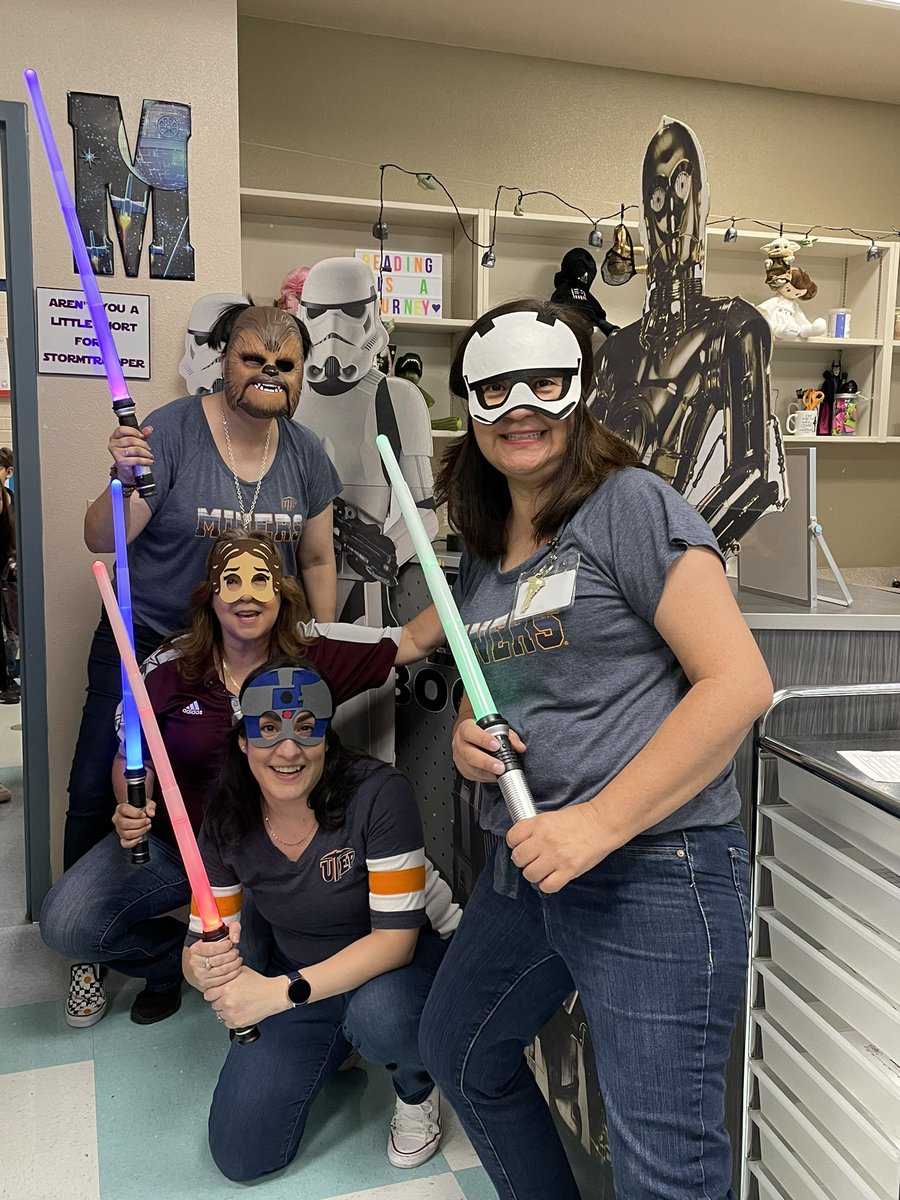 lisaamedina3's tweet photo. Another day at the Knolls! Donโt ask! #thirdgradefun #shenagingsisters #havefun @K1mberlyPerez @RobRobledoEKIS #mechcasovamed https://t.co/cTaCPHSfdA