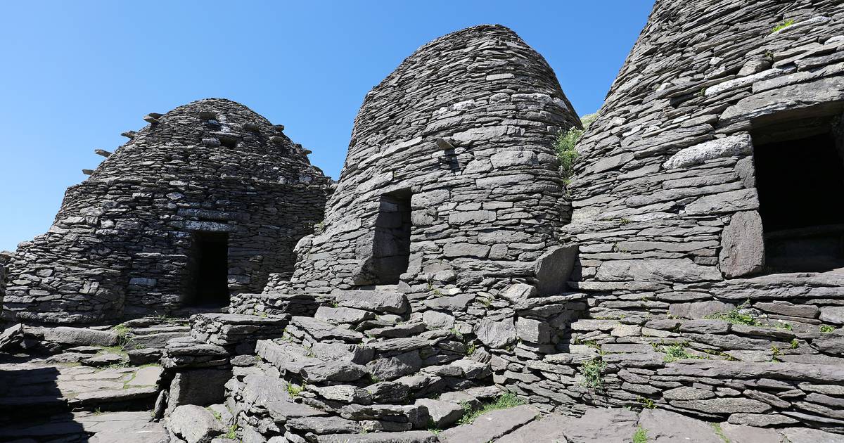 IrishTimesCultr's tweet photo. Haven by Emma Donoghue: Three’s a crowd on Skellig Michael https://t.co/1DlbsBuVn9 via @IrishTimesCultr https://t.co/sU8ICnKJA6