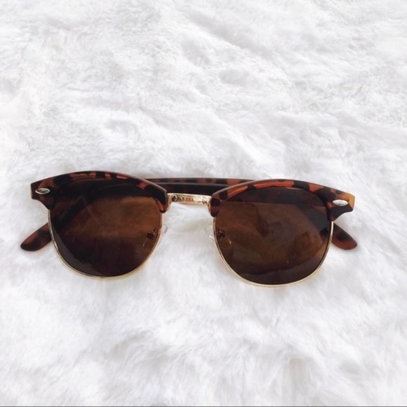 thriftycrow's tweet photo. So good I had to share! Check out all the items I'm loving on @Poshmarkapp #poshmark #fashion #style #shopmycloset #stylens #pilcroandtheletterpress #none: https://t.co/JrSKxiqd04 https://t.co/q3IFbnrPN1