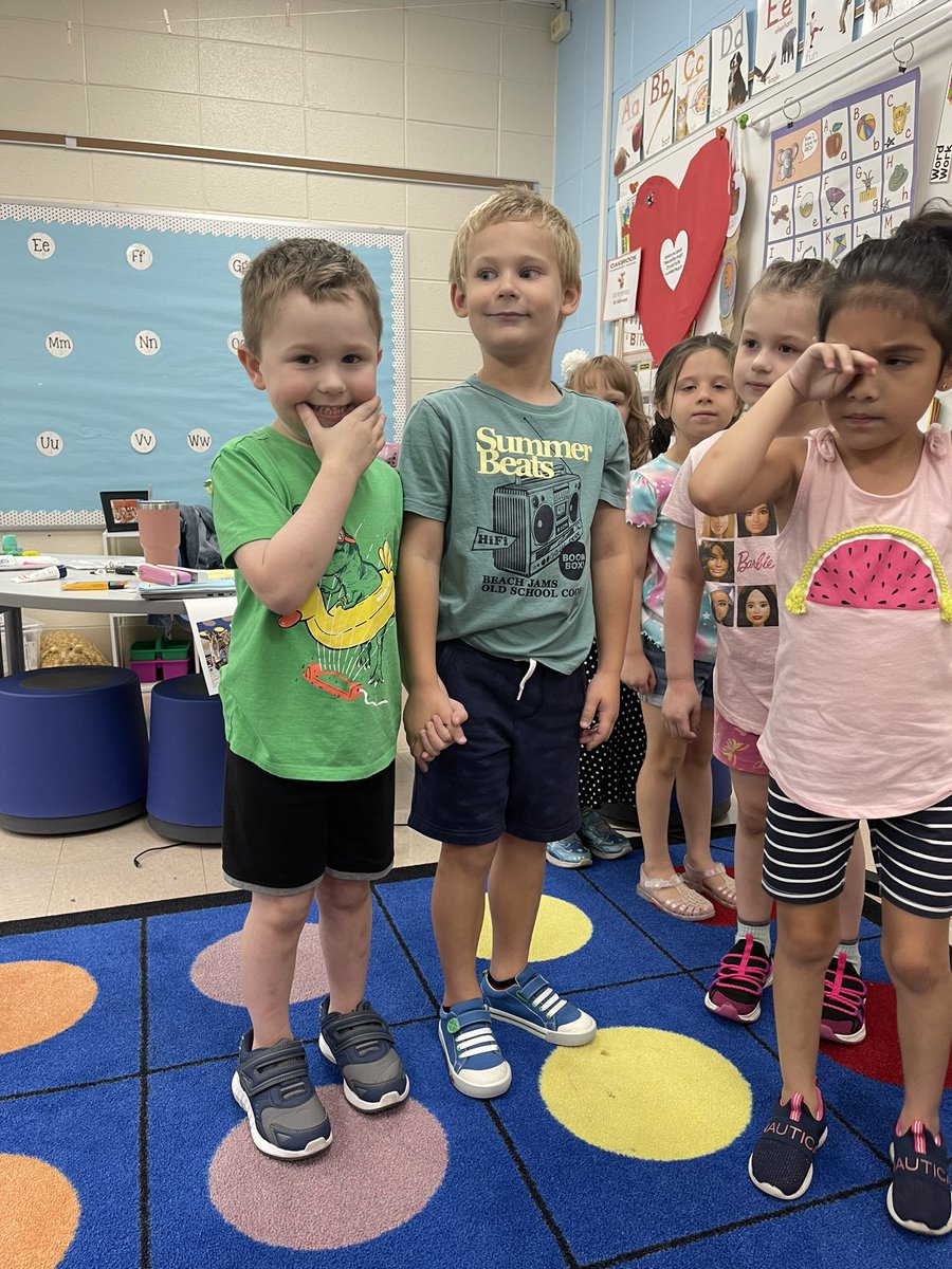 NalborczykK's tweet photo. Raise your hand if you love kindergarten!!! 🙋🏼‍♀️ https://t.co/LRKwGejLbr
