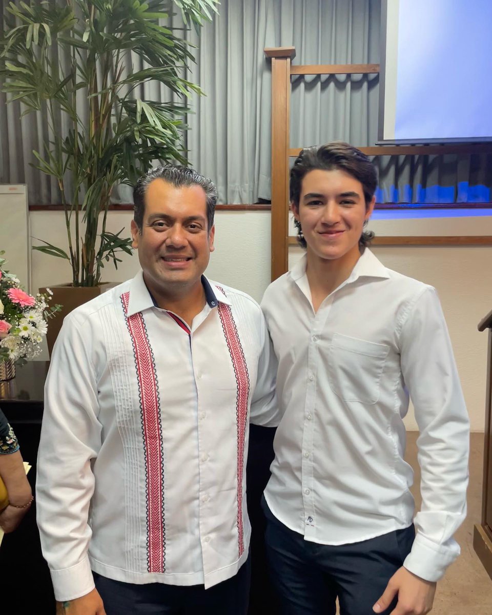 osvaldoshez's tweet photo. Muchas felicidades amiga Diputada @DianaKarinaBa, gracias por la invitación a su primer informe legislativo en el que demostró el gran trabajo que realiza y fue un gusto saludar al Presidente de la Cámara de Diputados @Sergeluna_S https://t.co/SF610UgMbs