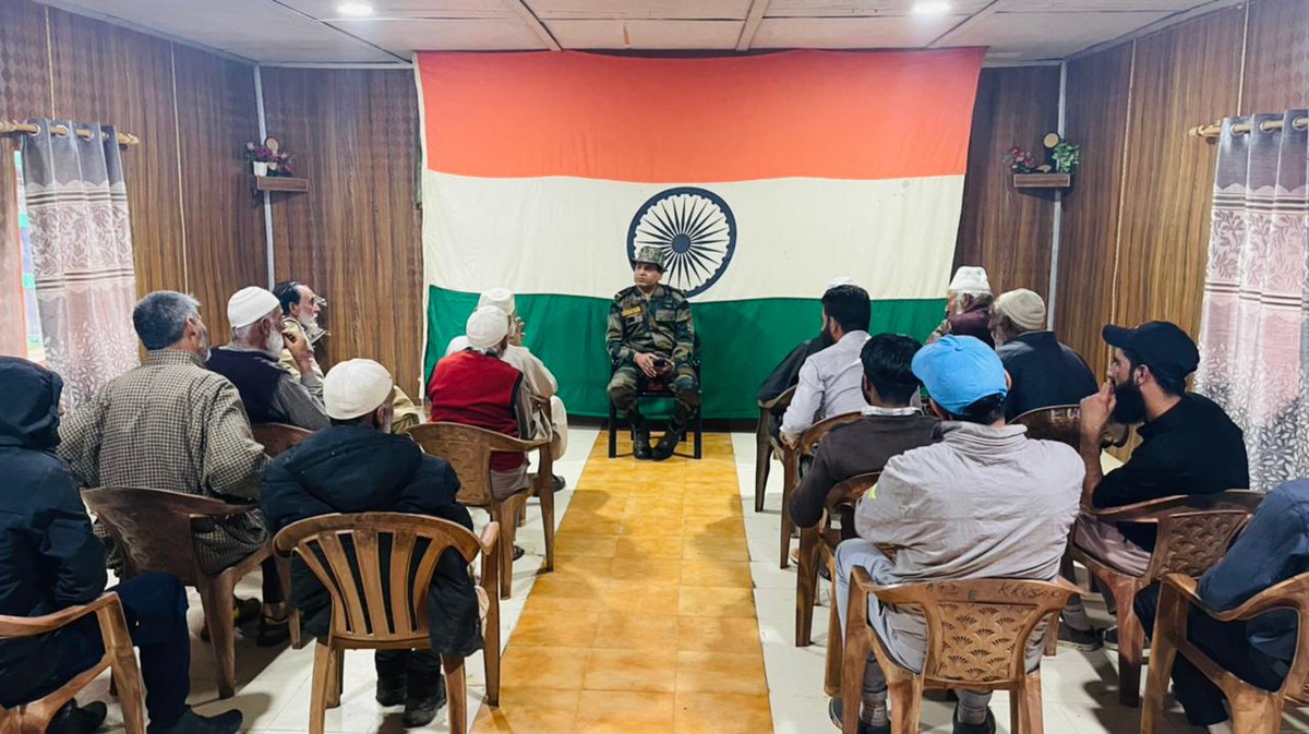 Raziya_Lolabi's tweet photo. Ex-servicemen meet held at Krusan, Lolab by Krusan COB of Indian Army, where 16 Ex-servicemen participated.
#HumSayaHaiHum
#JawanAurAwam
#ProsperousKashmir
#PatriotsOfKashmir
#RepublicansOfIndia
#IndianArmy https://t.co/POnfnfot5o