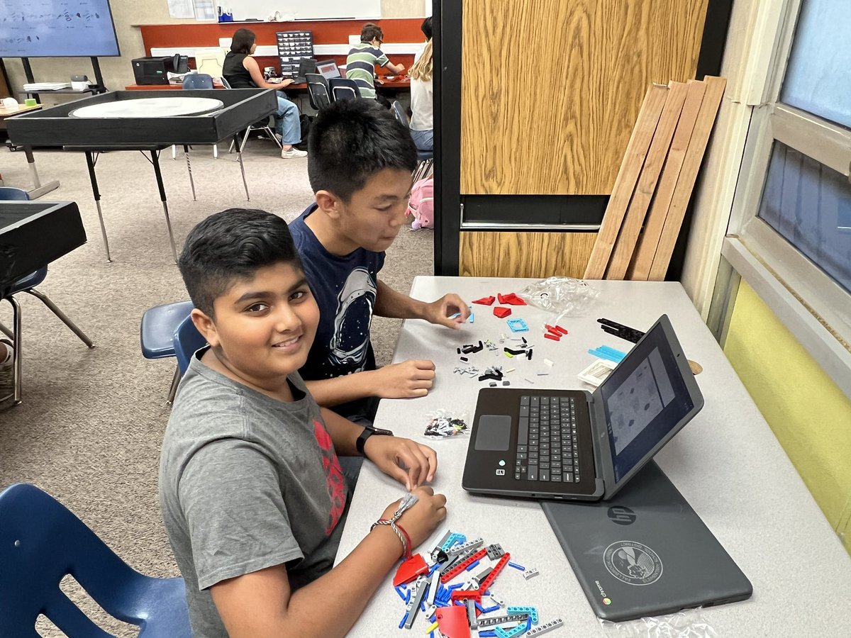 potterrobotics's tweet image. PJH Robotics kicked off a new season today! We are #SUPERPOWERED with tons of energy! #FUESDschools @PotterJHS