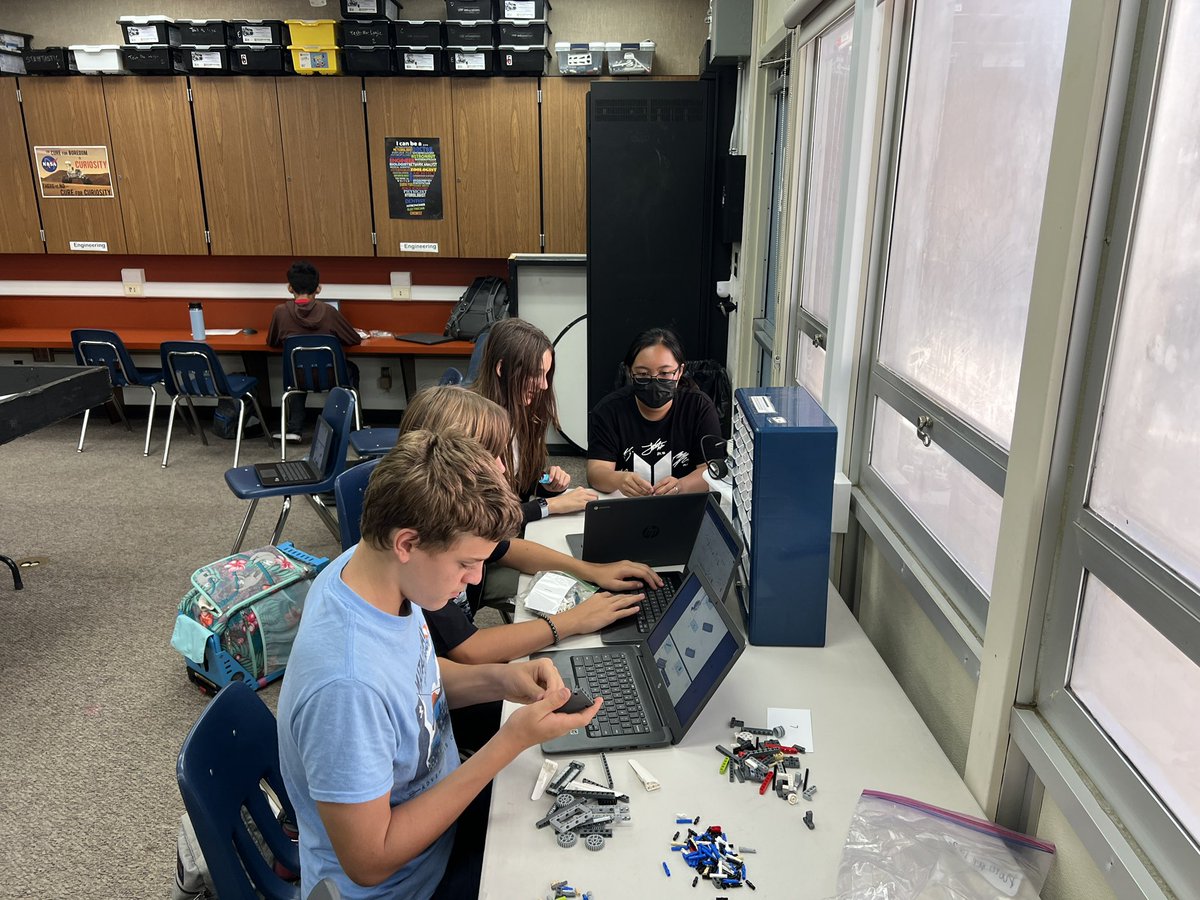 potterrobotics's tweet image. PJH Robotics kicked off a new season today! We are #SUPERPOWERED with tons of energy! #FUESDschools @PotterJHS