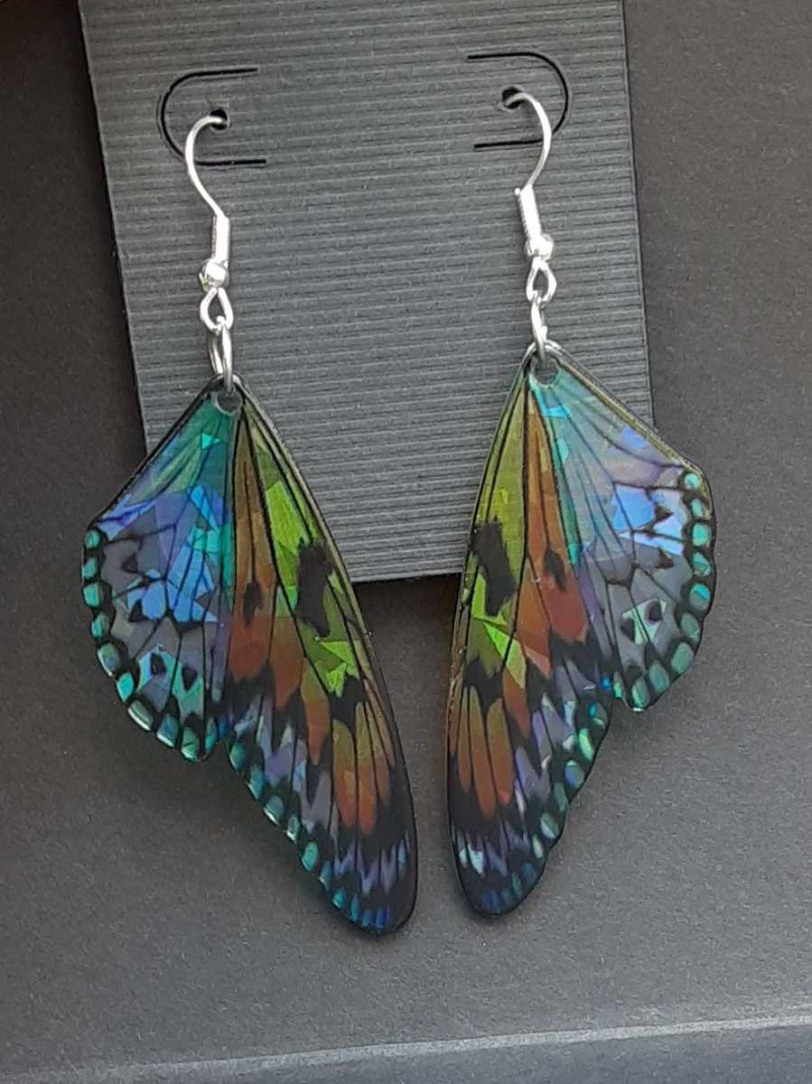 DesignsSheaRose's tweet photo. ✨NEW✨ butterfly wing earrings are available in my shop now!

https://t.co/dTyimer1o0

#jewelryfashion #jewerly #handmadejewelry #jewelrydesigner #smallbusinessowner #handmade #etsyshopowner #gifts #custom #craft #etsysellers #etsyjewelry #etsysale #accessories #style https://t.co/SlBtXT5uM2