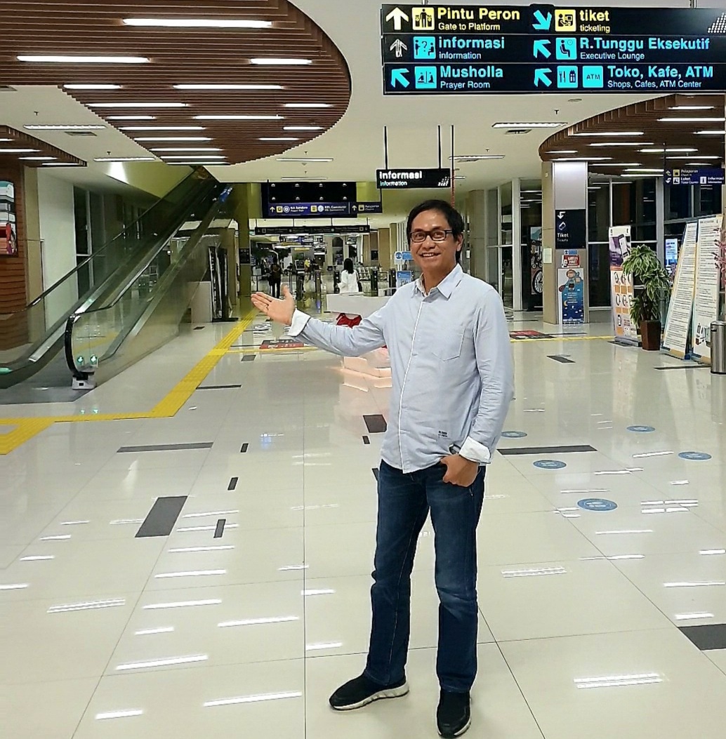 addiems's tweet photo. 1. 
Suasana Stasiun BNI City ini dan banyak stasiun kereta api, MRT dan commuterline lainnya sudah bagus sekali. Rapi, bersih, indah. Bahkan lebih bagus dibandingkan stasiun di banyak kota besar negara2 maju sekalipun. https://t.co/d17kIZZuP8