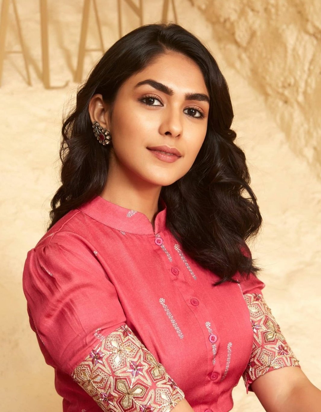 Mrunal Thakur FP on Twitter "💮 mrunal0801 https//t.co/r0CEhedQQo