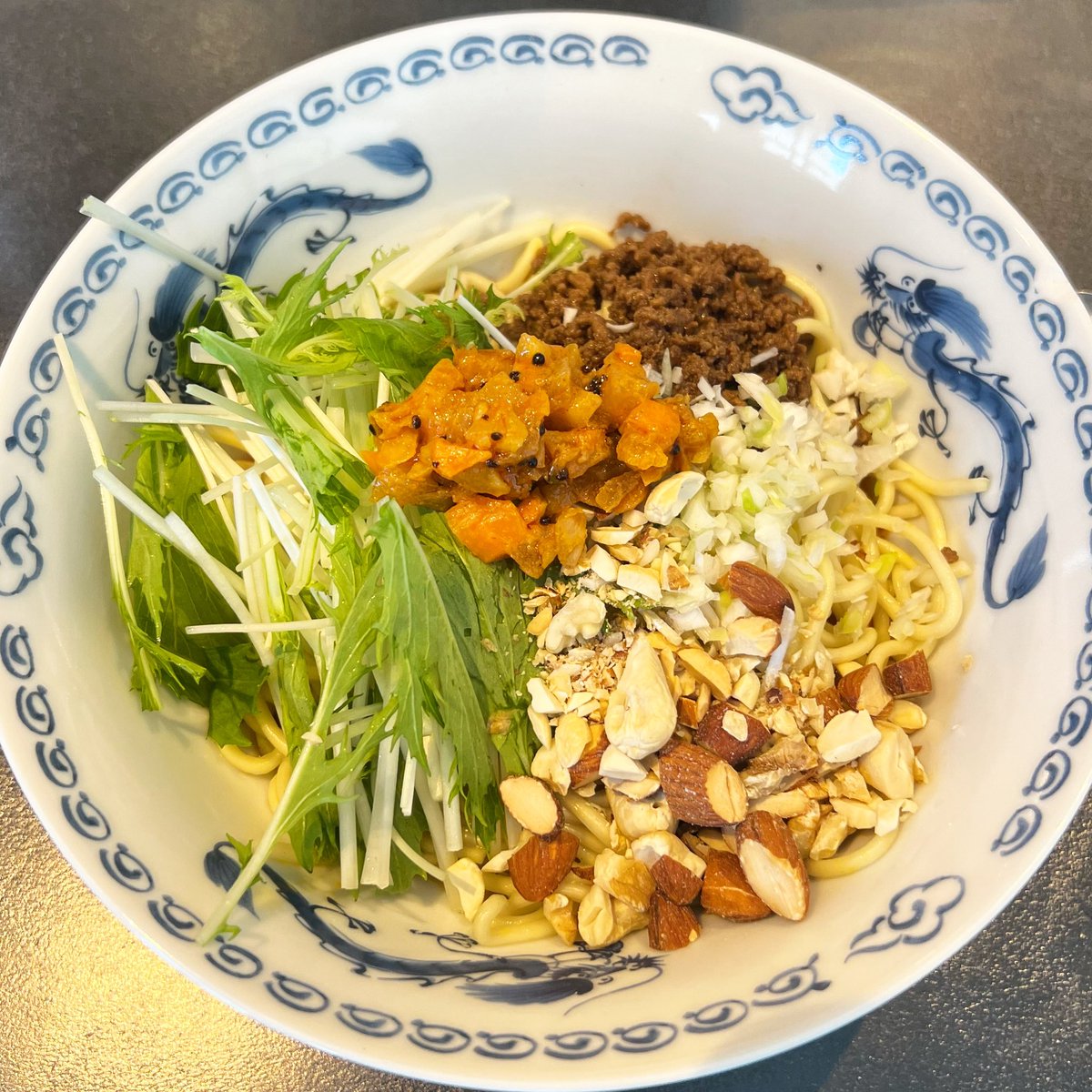 chitokaramen's tweet photo. 粕谷エリア 天天厨房
天天厨房 x ハバチャル
期間限定コラボ第3弾
「咖哩牛肉麺担々麺」 汁なしカレー担々麺
#ちとからーめん
#千歳烏山担々麺
#ちとからんち
#千歳烏山 https://t.co/8qEJTeH5r7