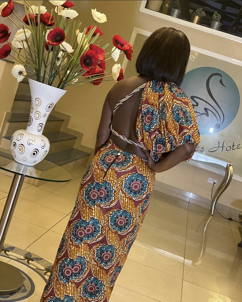 RhophysC's tweet photo. Let’s hear it for the back of the dress😍🛍🛍

#rhophyscouture #backofthedress #outfitoftheday #ankara #blackexcellence #fashiondesigner #countrycloth #flashbackfriday #sierraleone https://t.co/uyScoJBfqY