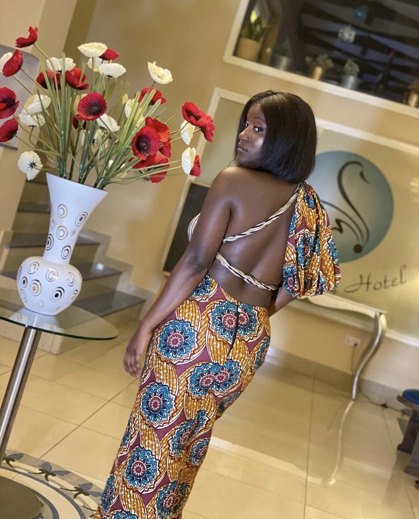 RhophysC's tweet photo. Let’s hear it for the back of the dress😍🛍🛍

#rhophyscouture #backofthedress #outfitoftheday #ankara #blackexcellence #fashiondesigner #countrycloth #flashbackfriday #sierraleone https://t.co/uyScoJBfqY