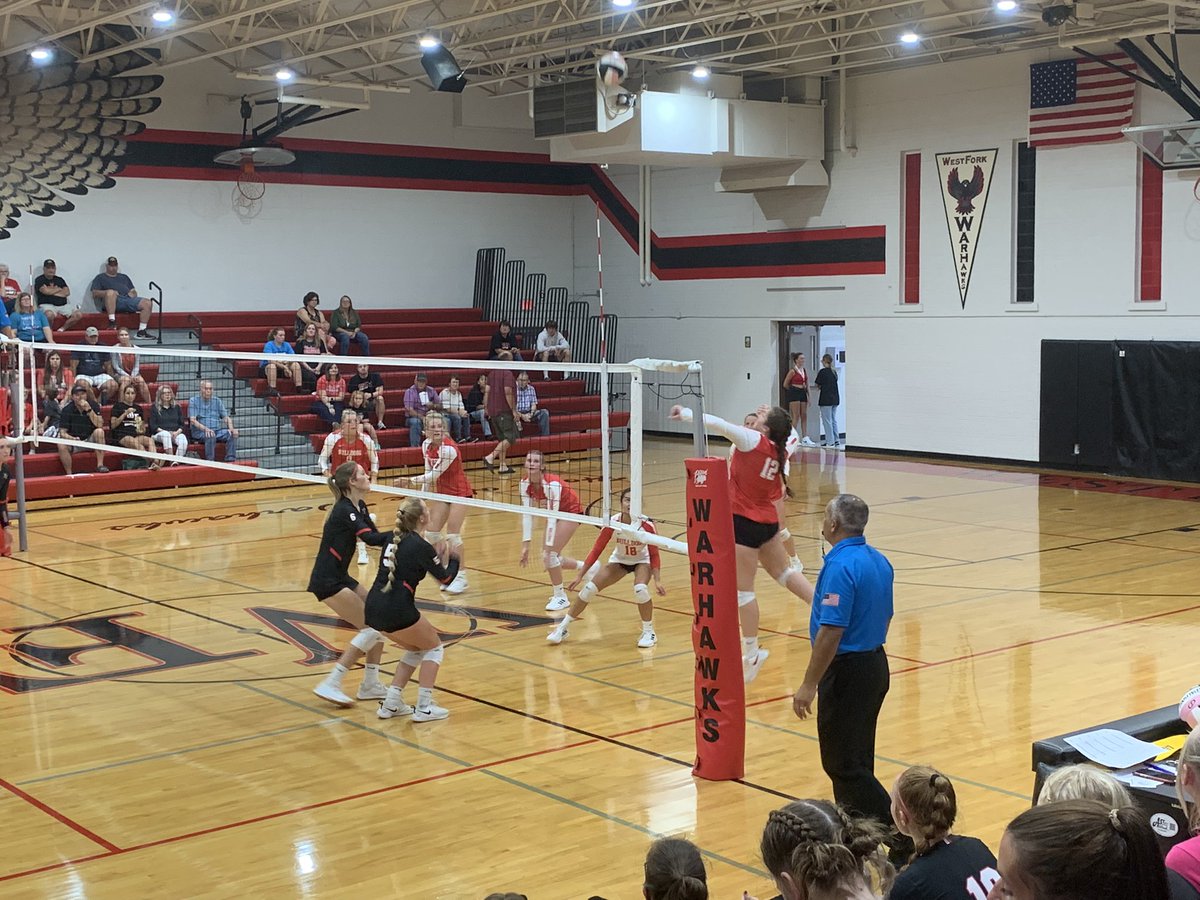 Aaron_Becker32's tweet photo. Great night of catching some @HDC_Bulldogs Cross Country and Volleyball action! #BulldogPride https://t.co/rxn5IzcCZh