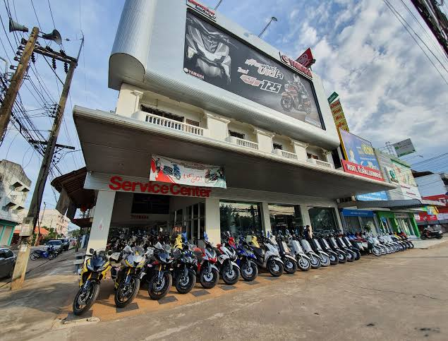 [ Let's Know #MilePhakphum Deeper ]

Kalasin is his hometown. His family owned Rom sai tong Hotel, Kalasin Plaza, TN Motorstore, and more. Romsaithong family is very well known in Kalasin as old money (wealthy, passed down from generation to generation).