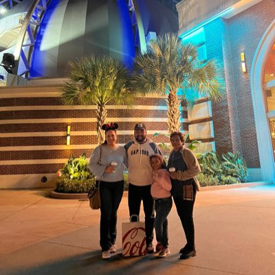 andyalexa2's tweet photo. #NuevaFotoDePerfil https://t.co/QioE3BR2E5