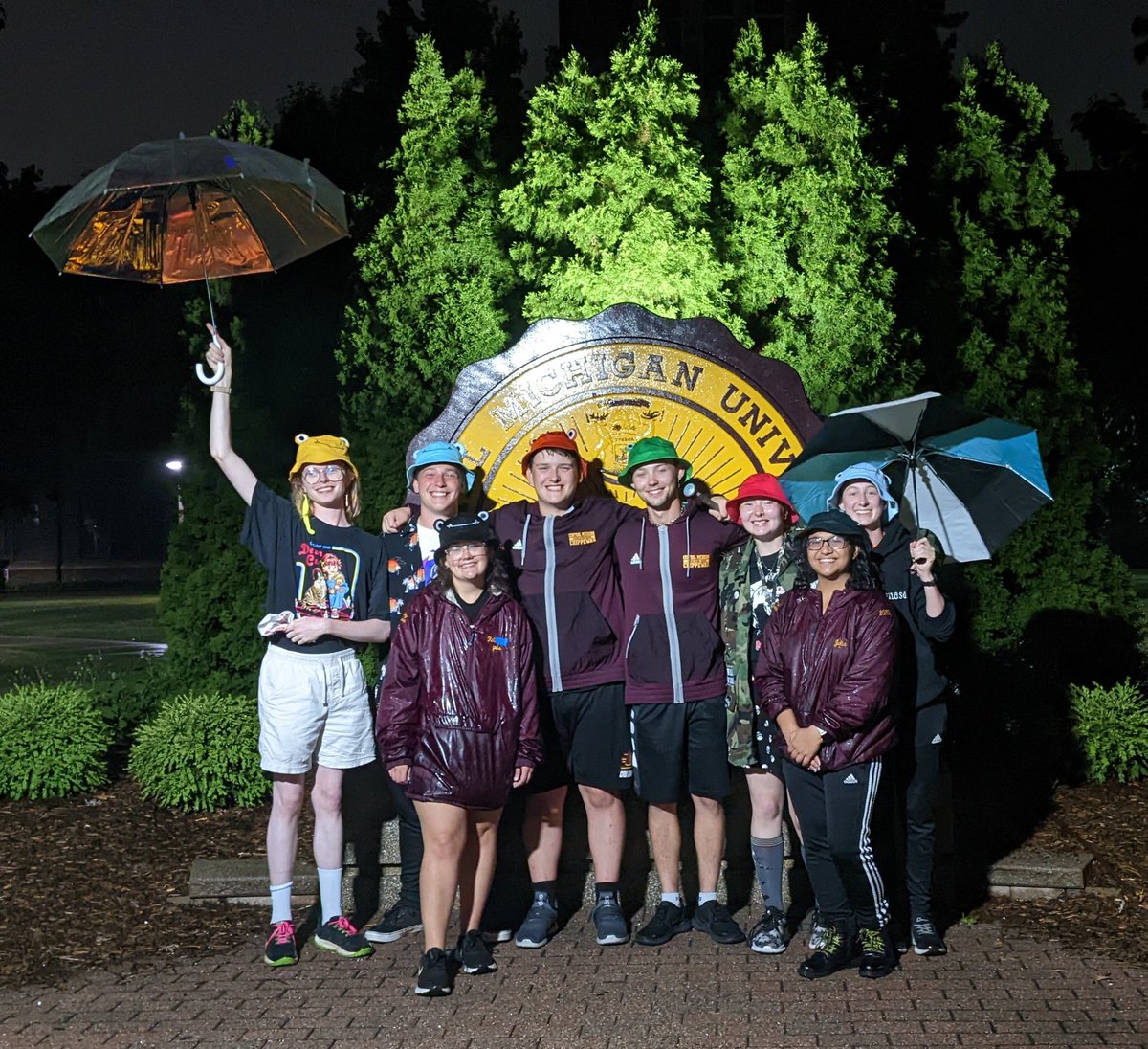 CmuTones's tweet photo. cmb 100's tones section night went Swimmingly 🏊☔ https://t.co/cNNMJD2eLl