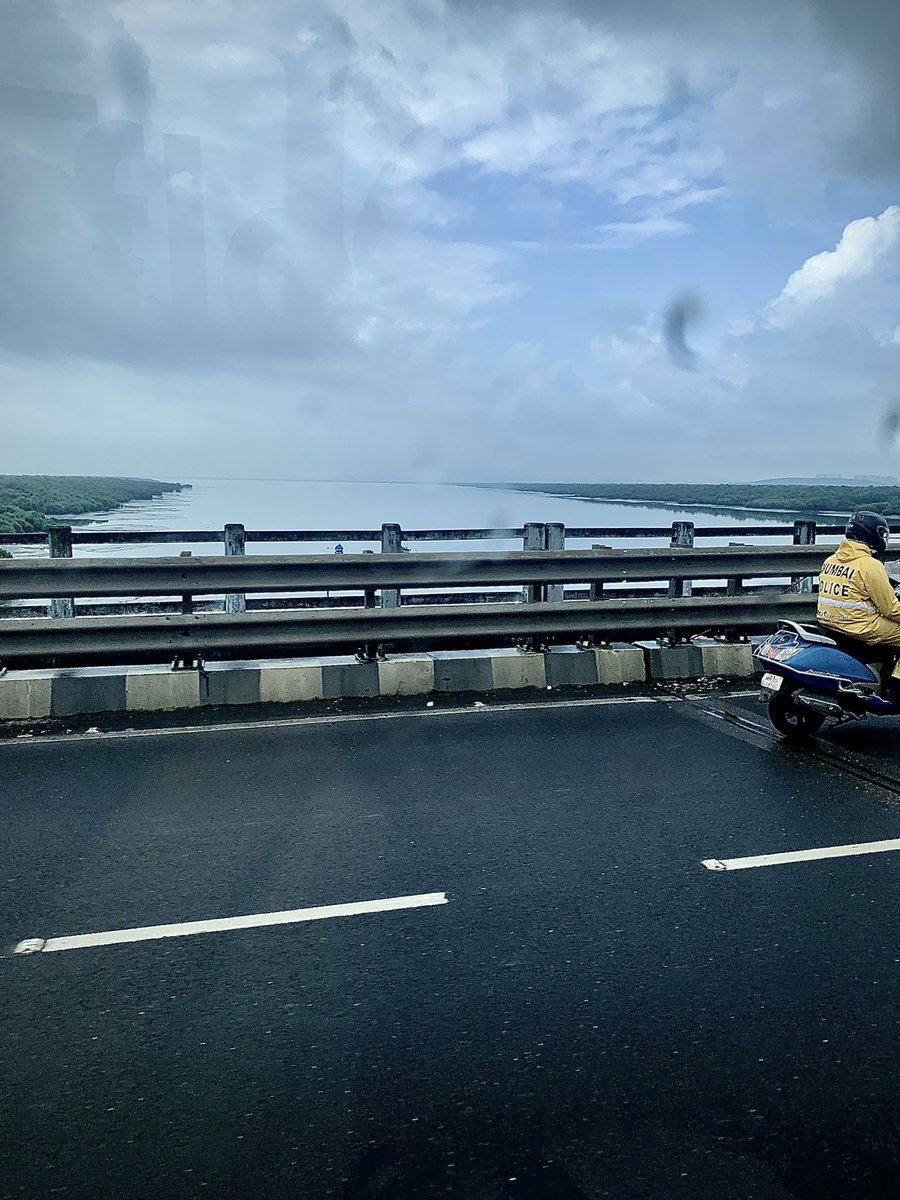 Adit_TrueBlue's tweet photo. A scenic view on my commute to work, thanks to the large windows on the @Cityflo_India buses. 📸 #FromACityflo https://t.co/mwCeJwlfhJ