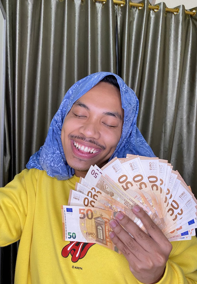 reyhansamuda's tweet photo. Jumat Berkah bagi-bagi mata uang Euro bersama Brenda Ehan gimana??? Retweet dan reply dulu coba. Kalo ga rame mager ah. https://t.co/syzpy6zkDG