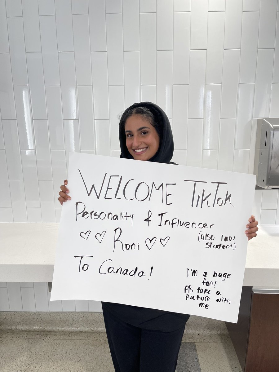 IM IN CANADA JUST GOT TO HUG ASMA @eversinceasma